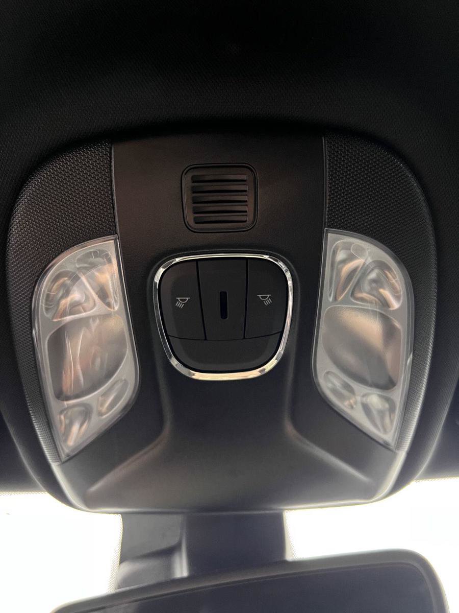Used 2025 Jeep Compass Latitude AWD/4WD image 11