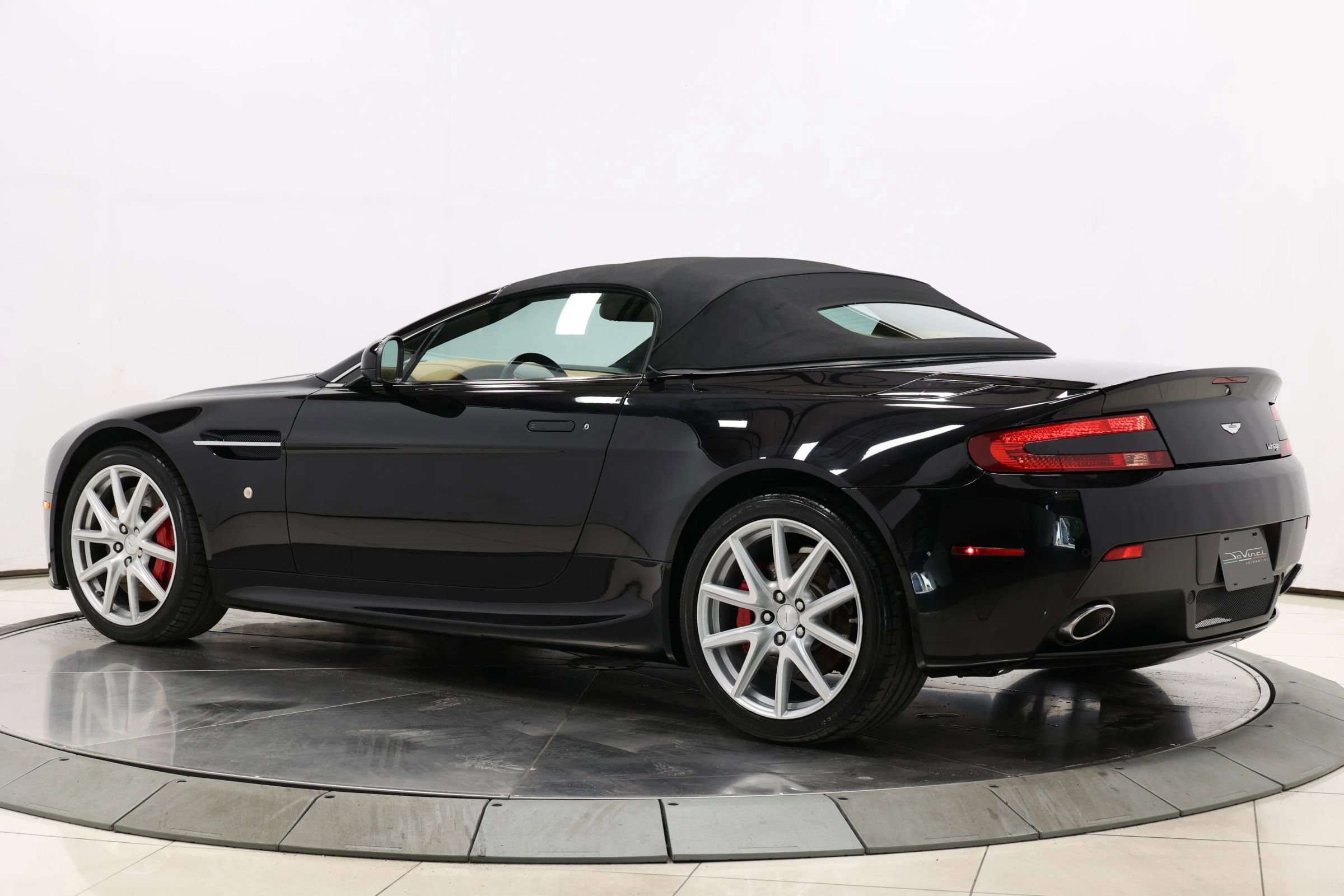 Used 2012 Aston Martin V8 Vantage Roadster image 86