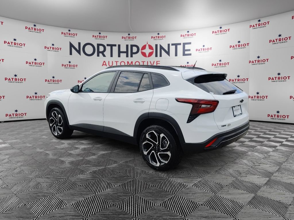 New 2025 Chevrolet Trax RS w/ Sunroof Package image 4