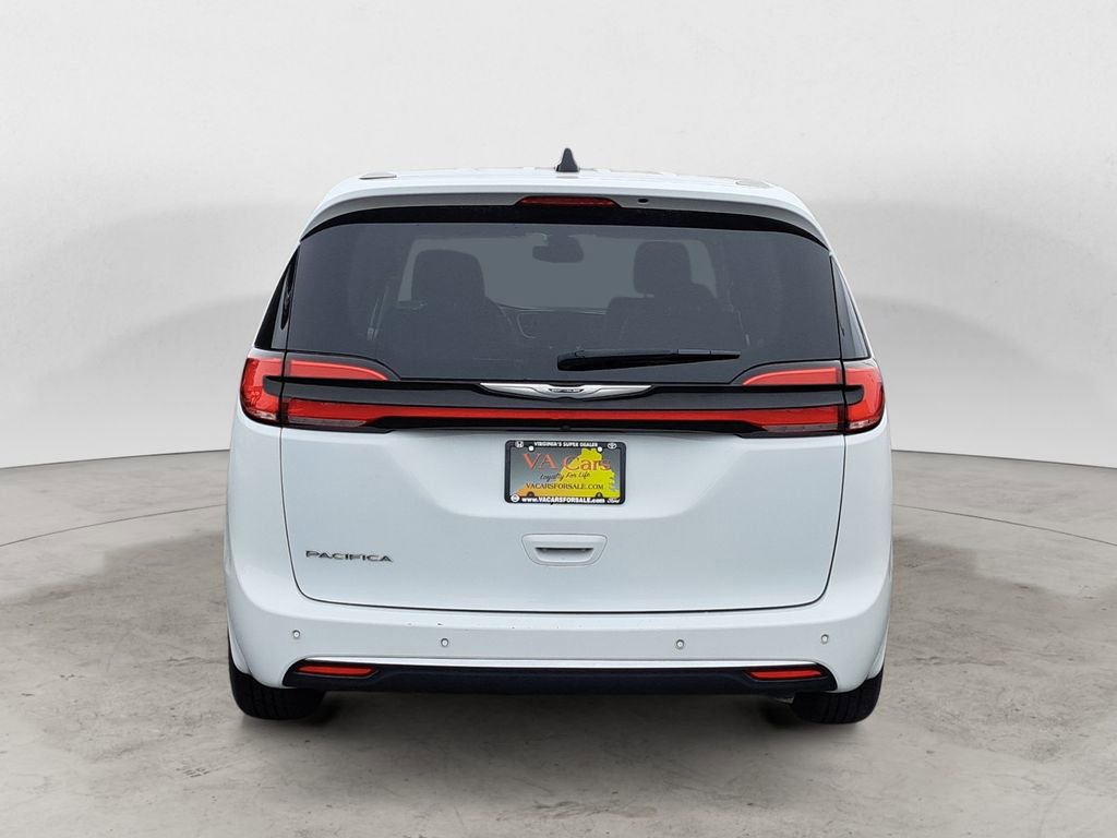 Used 2023 Chrysler Pacifica Touring-L image 4