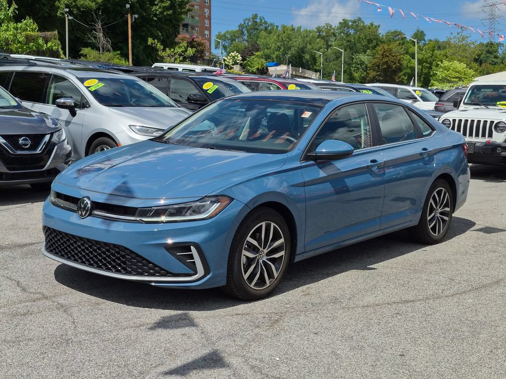 Used 2025 Volkswagen Jetta SE FWD image 2