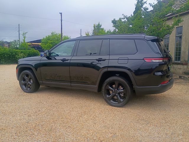 Used 2025 Jeep Grand Cherokee L Altitude RWD image 7