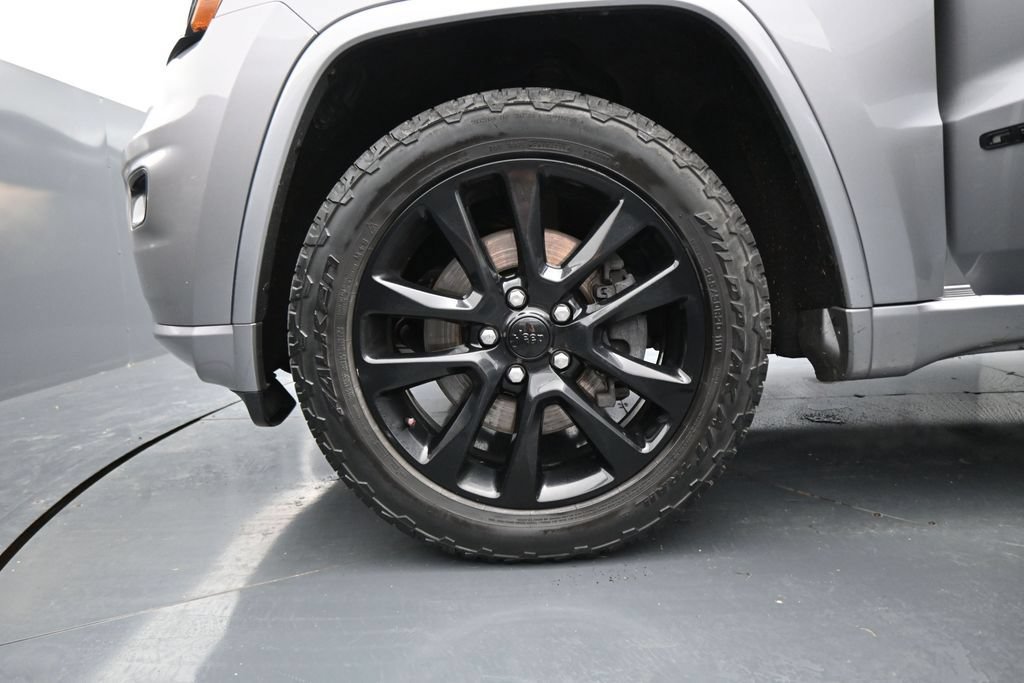 Used 2021 Jeep Grand Cherokee Laredo X AWD/4WD image 31