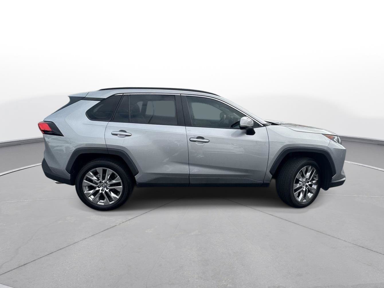 Certified 2020 Toyota RAV4 XLE Premium FWD image 5