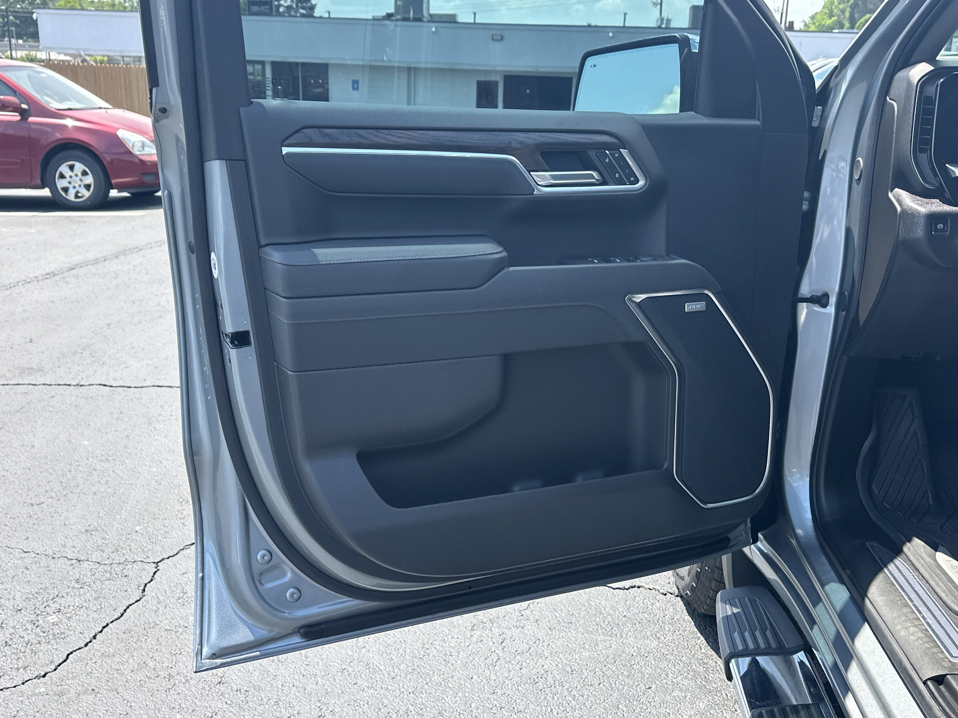 Used 2026 GMC Sierra 1500 SLT w/ SLT Premium Plus Package AWD/4WD image 9