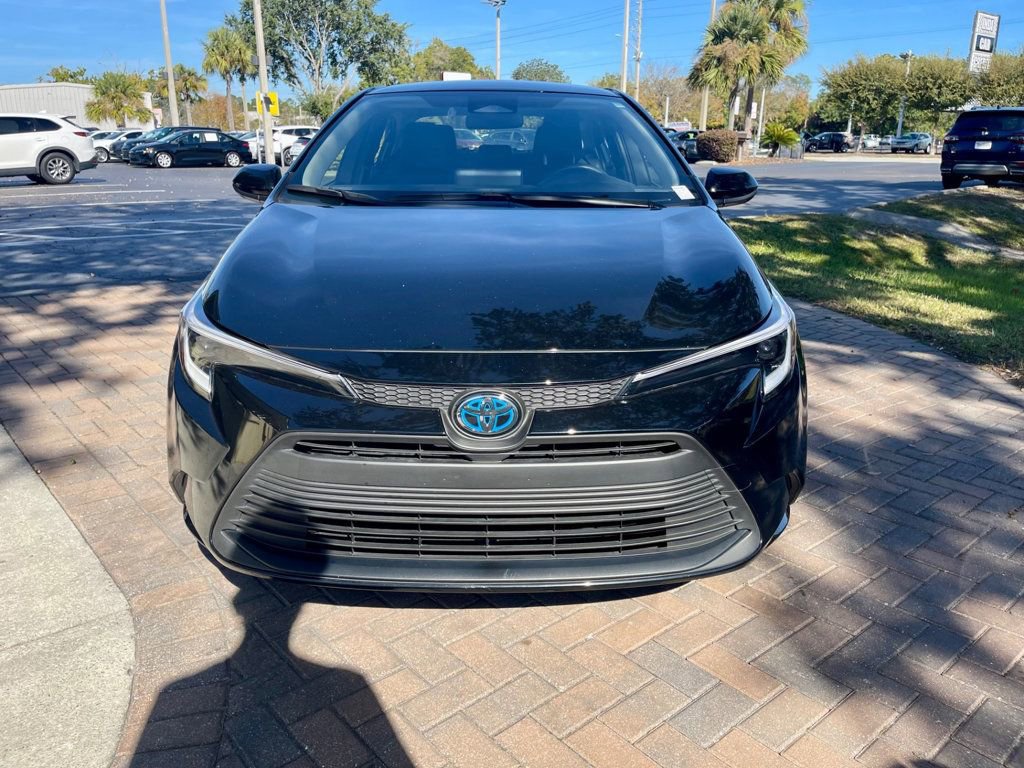 Used 2025 Toyota Corolla LE FWD image 8