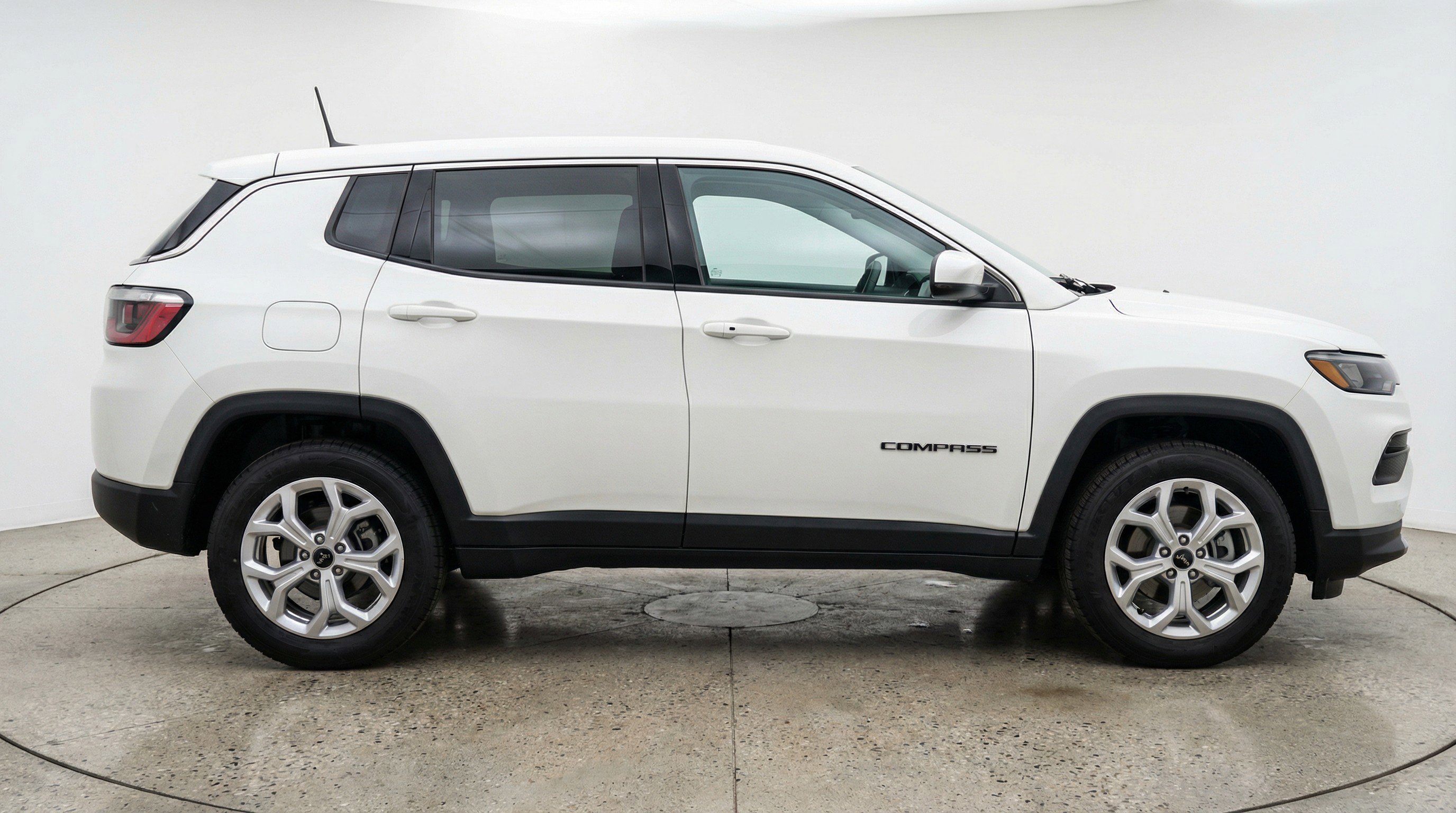 Used 2025 Jeep Compass Latitude AWD/4WD image 11
