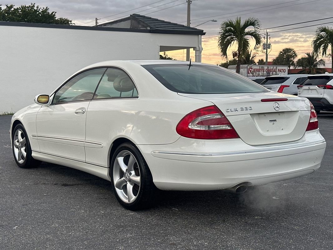 Used 2004 Mercedes-Benz CLK 320 image 3