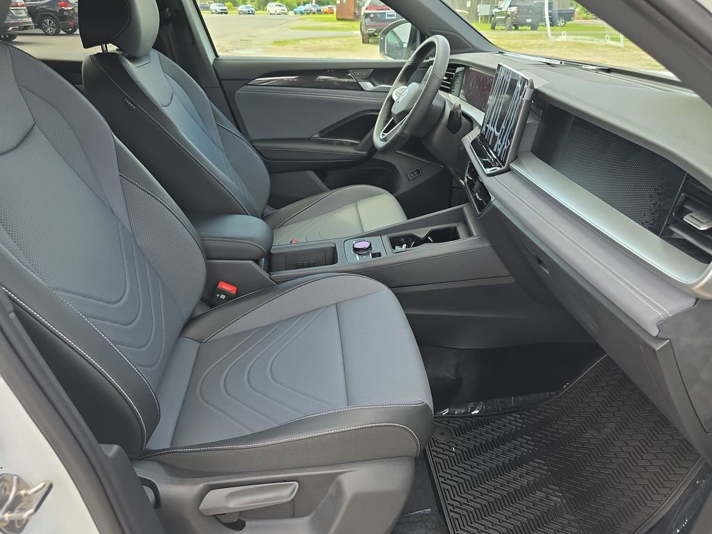 New 2026 Volkswagen Tiguan SE R-Line AWD/4WD image 10