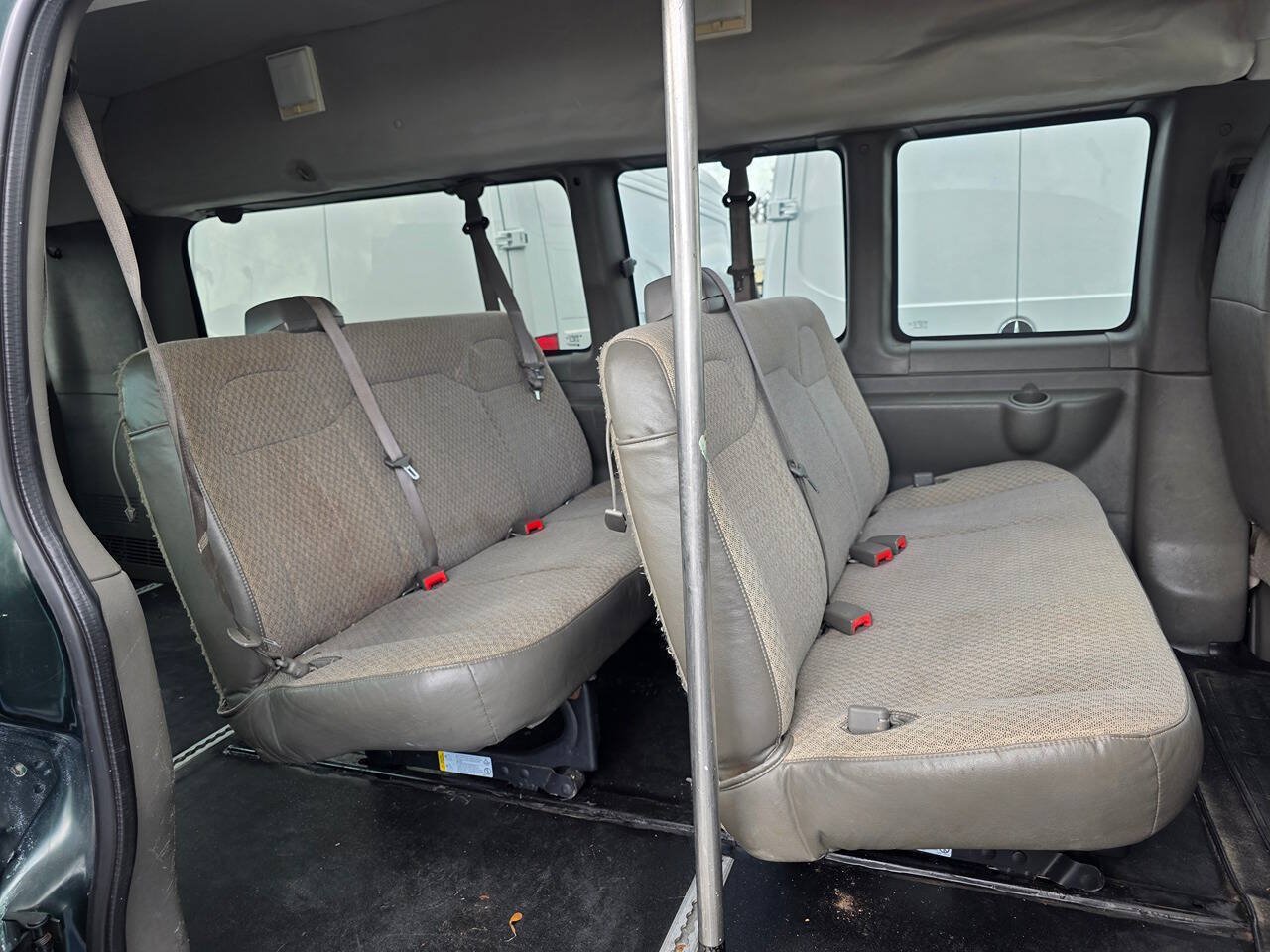 Used 2011 Chevrolet Express 3500 LS RWD image 11