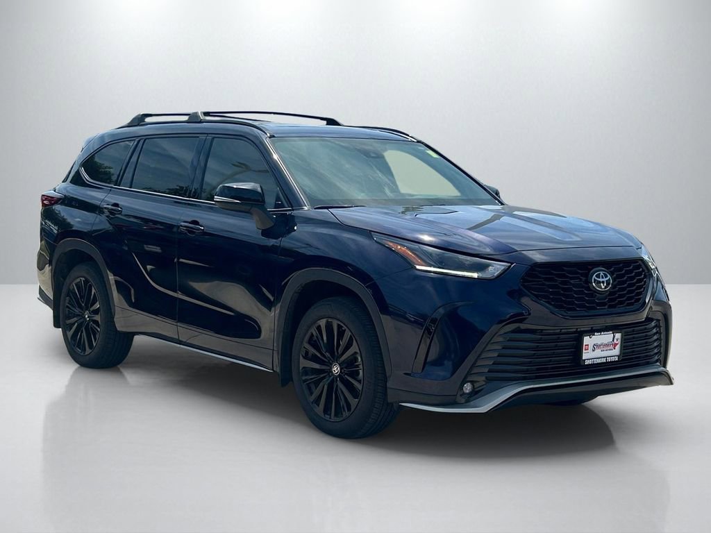 Used 2025 Toyota Highlander XSE AWD/4WD image 3