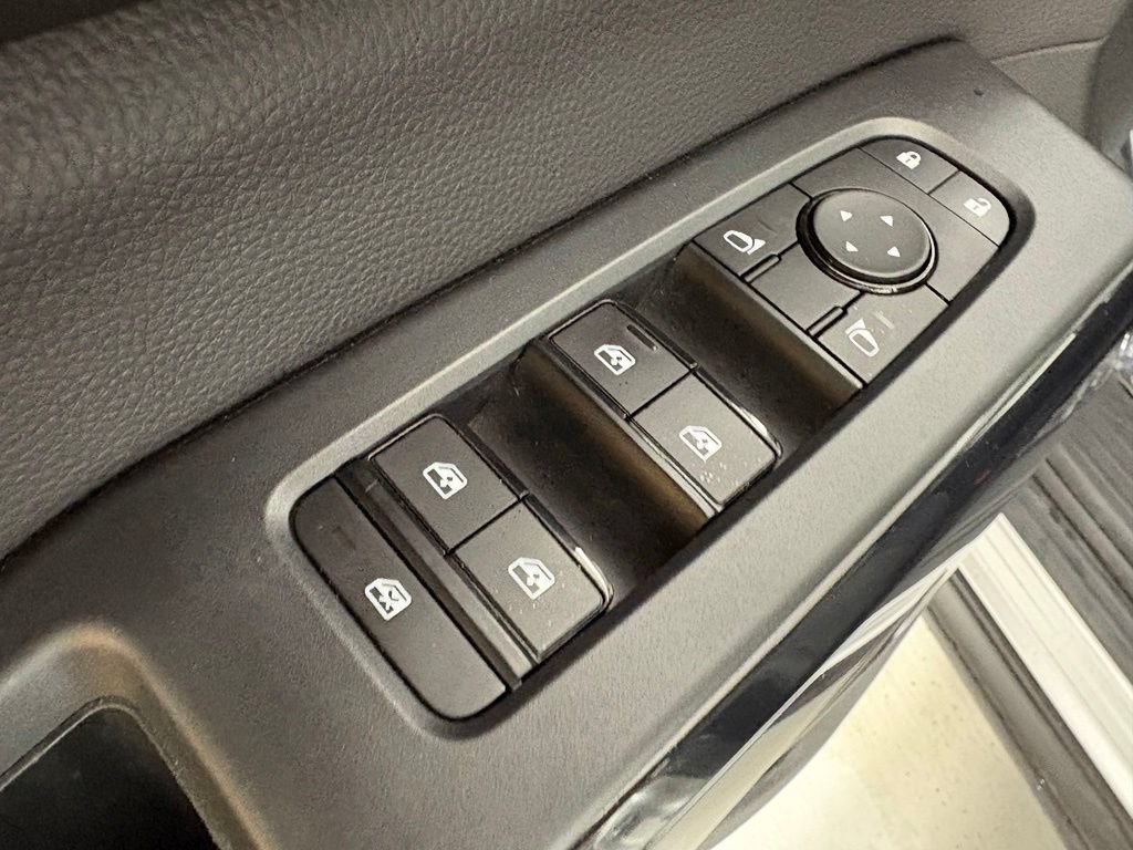 Used 2024 Nissan Pathfinder SV FWD image 21