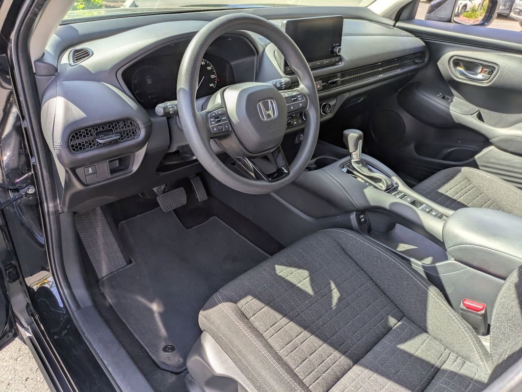 Used 2025 Honda HR-V LX image 17