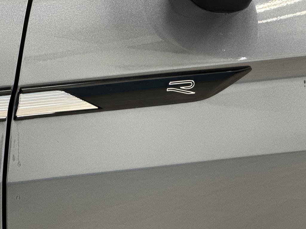 Used 2024 Volkswagen Tiguan SEL R-Line image 35