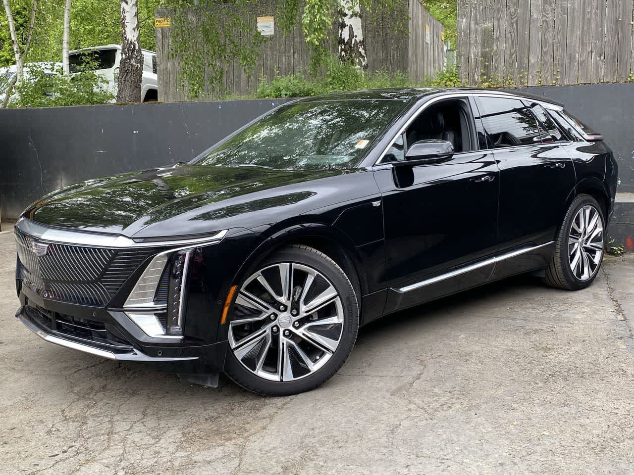Used 2024 Cadillac Lyriq Luxury w/ LPO, Floor Liner Package AWD/4WD image 1