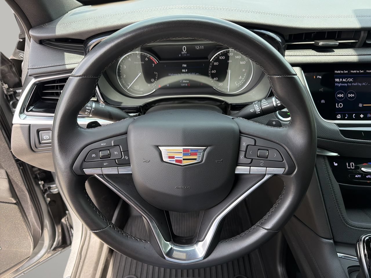 Used 2025 Cadillac XT6 Luxury FWD image 31