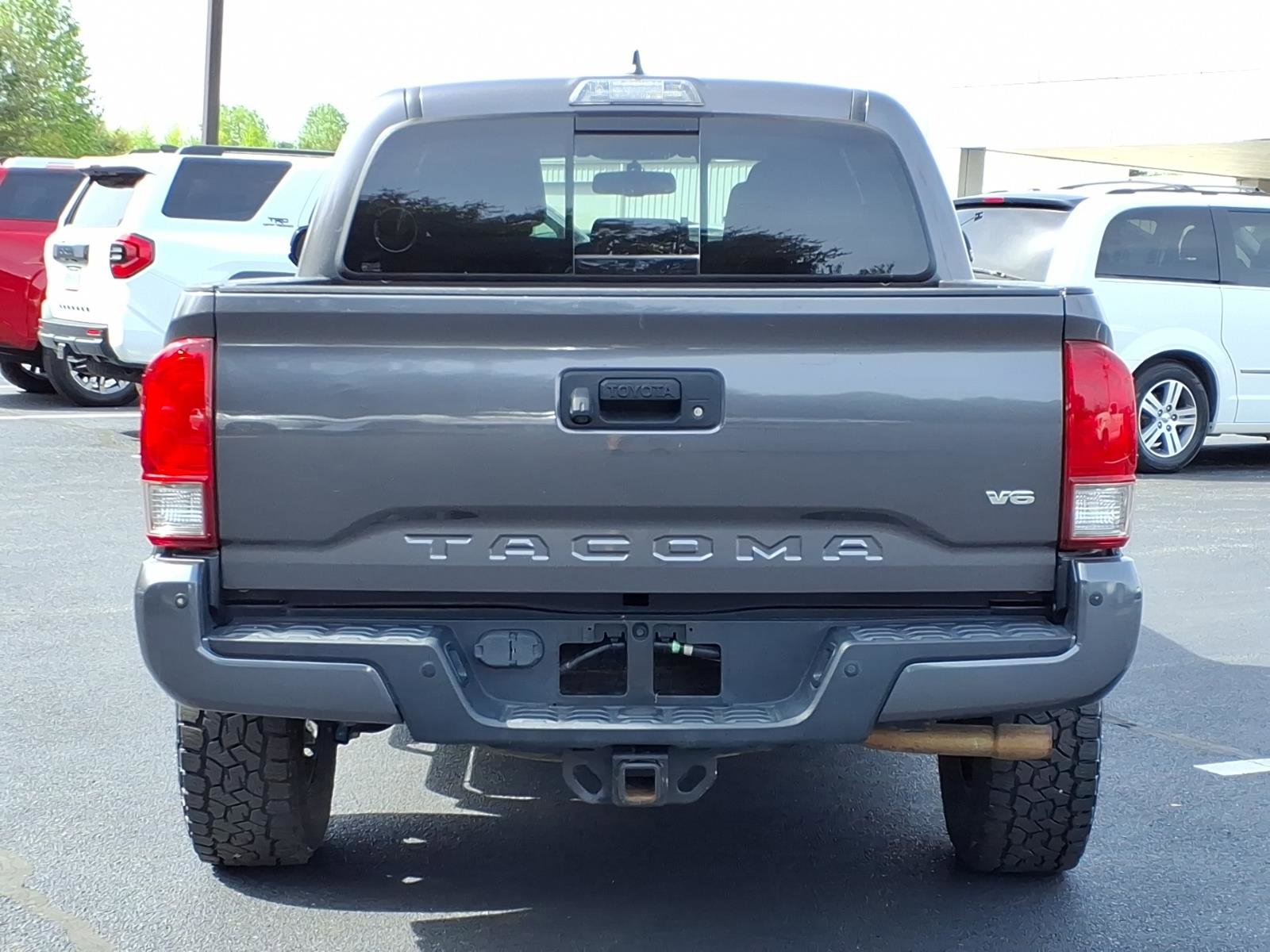 Used 2017 Toyota Tacoma TRD Sport w/ Premium & Technology Package image 5