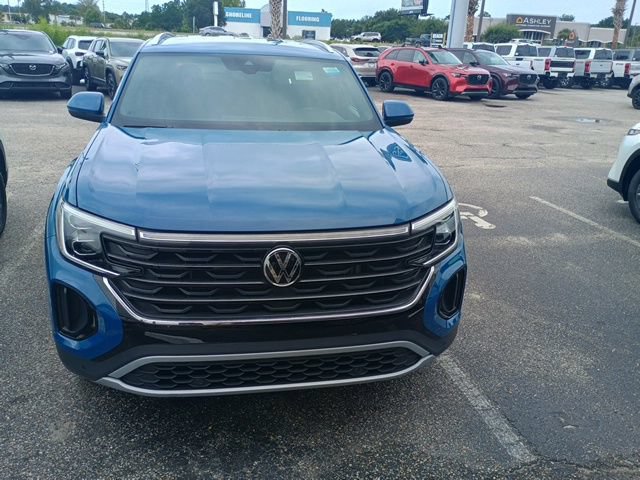 Used 2025 Volkswagen Atlas Cross Sport SE FWD image 2