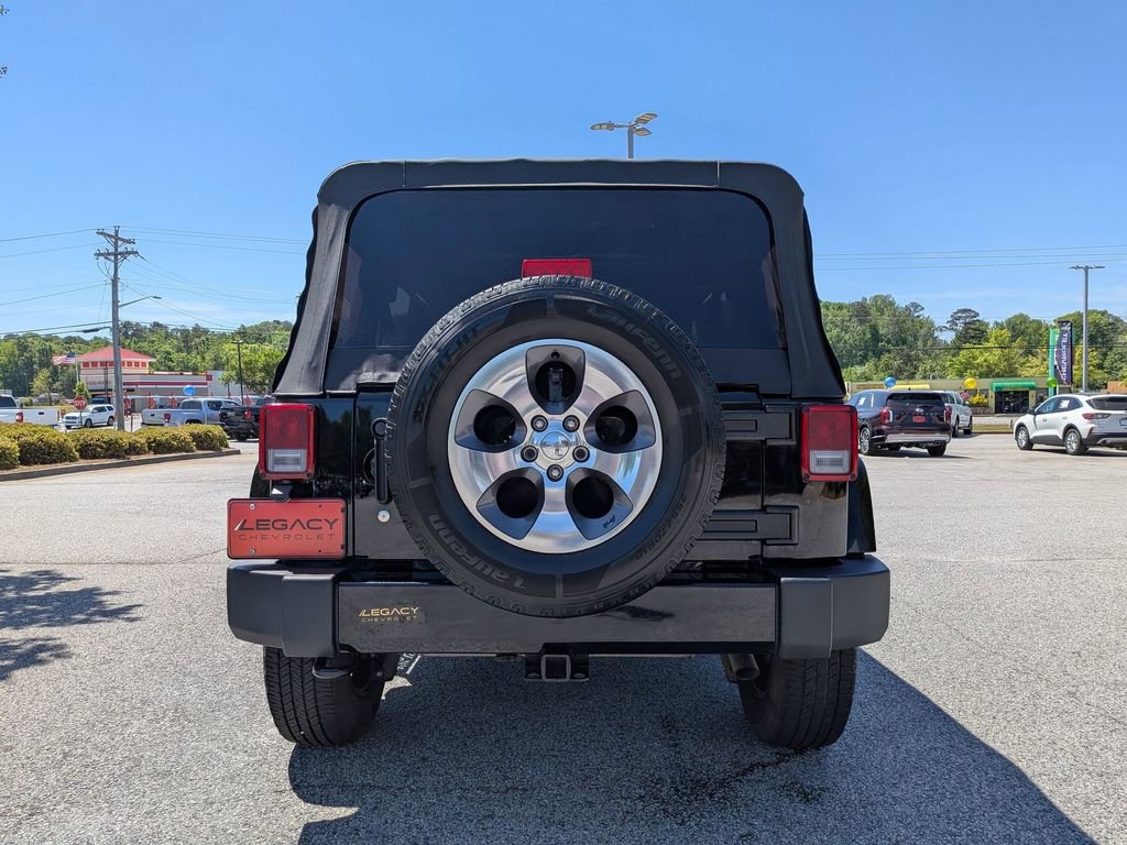 Used 2017 Jeep Wrangler Unlimited Sahara w/ Max Tow Package image 7