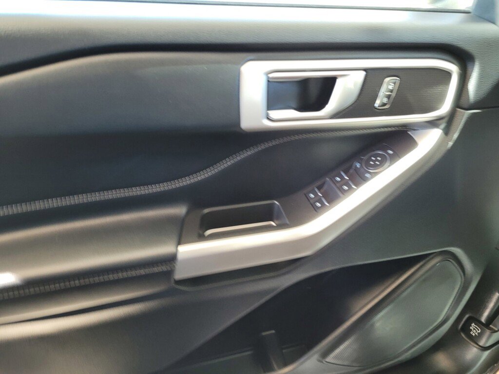 Used 2023 Ford Explorer XLT w/ Equipment Group 202A image 18