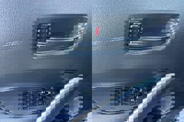 Certified 2024 Toyota Corolla Cross SE w/ Moonroof Package image 15