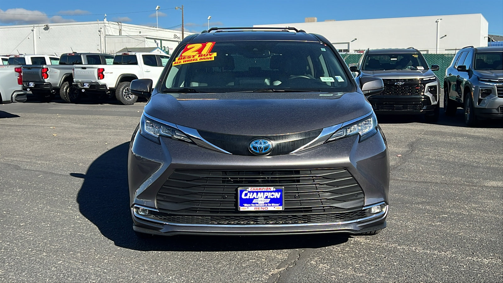 Used 2021 Toyota Sienna XLE image 2