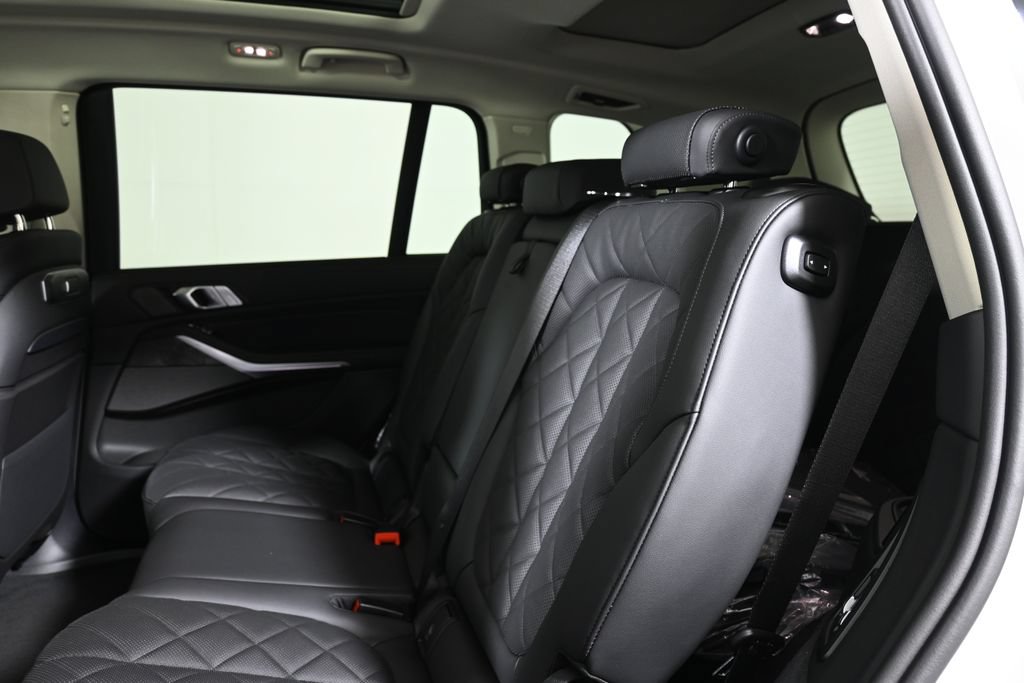 Used 2027 BMW X7 xDrive40i AWD/4WD image 4