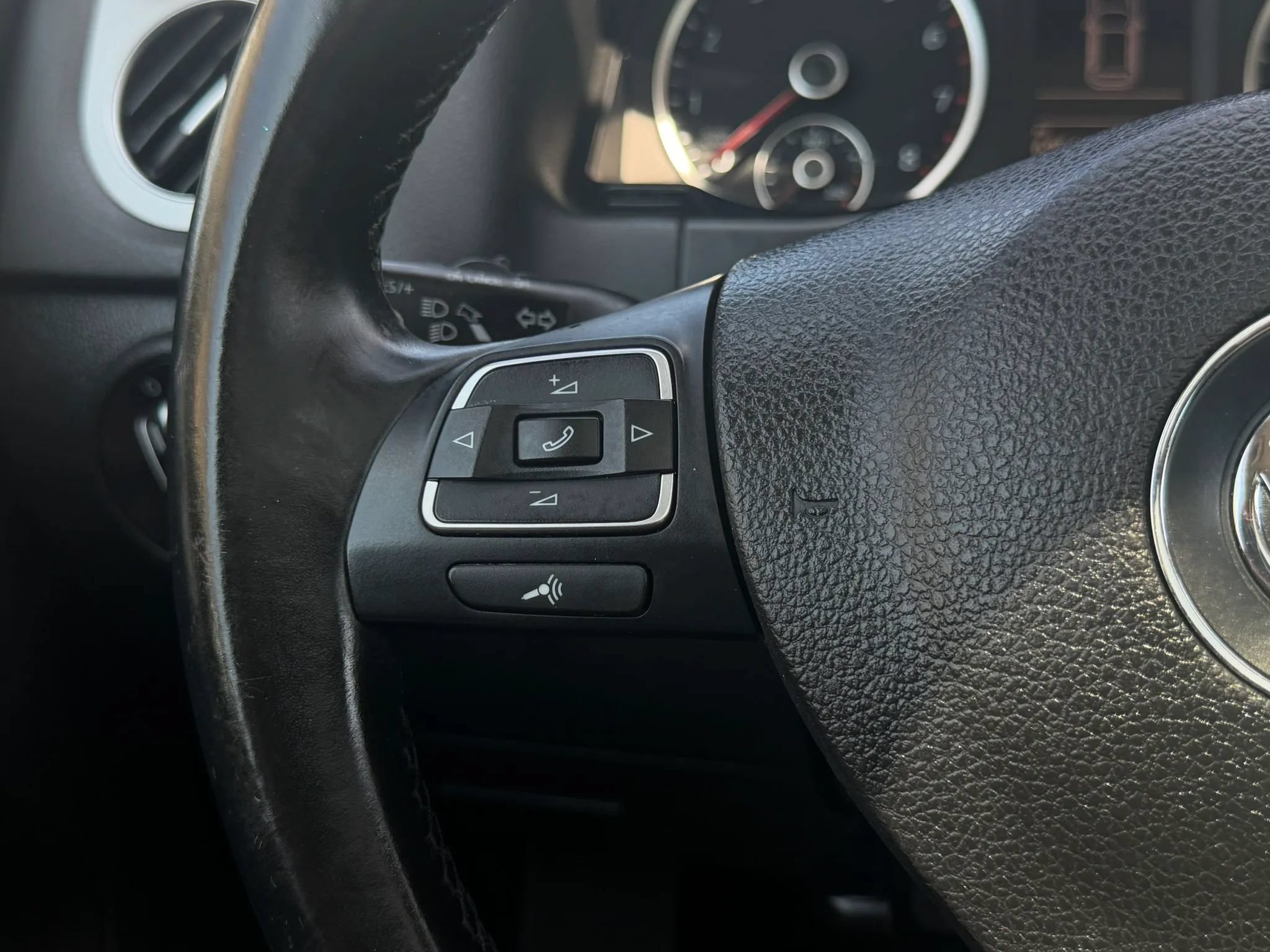 Used 2017 Volkswagen Tiguan Wolfsburg Edition FWD image 17