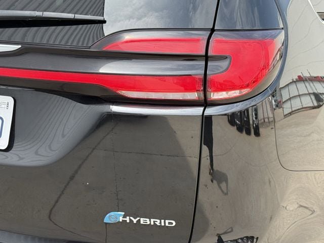 Used 2024 Chrysler Pacifica Limited FWD image 7