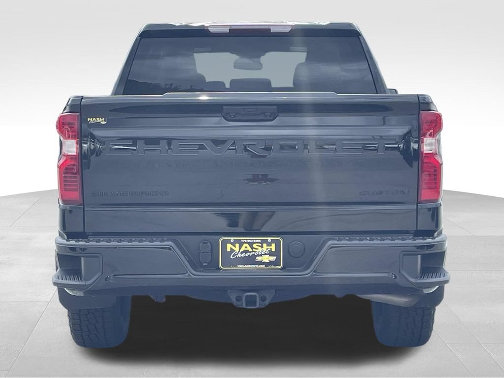 Used 2023 Chevrolet Silverado 1500 Custom w/ 2.7L Blackout Package AWD/4WD image 4