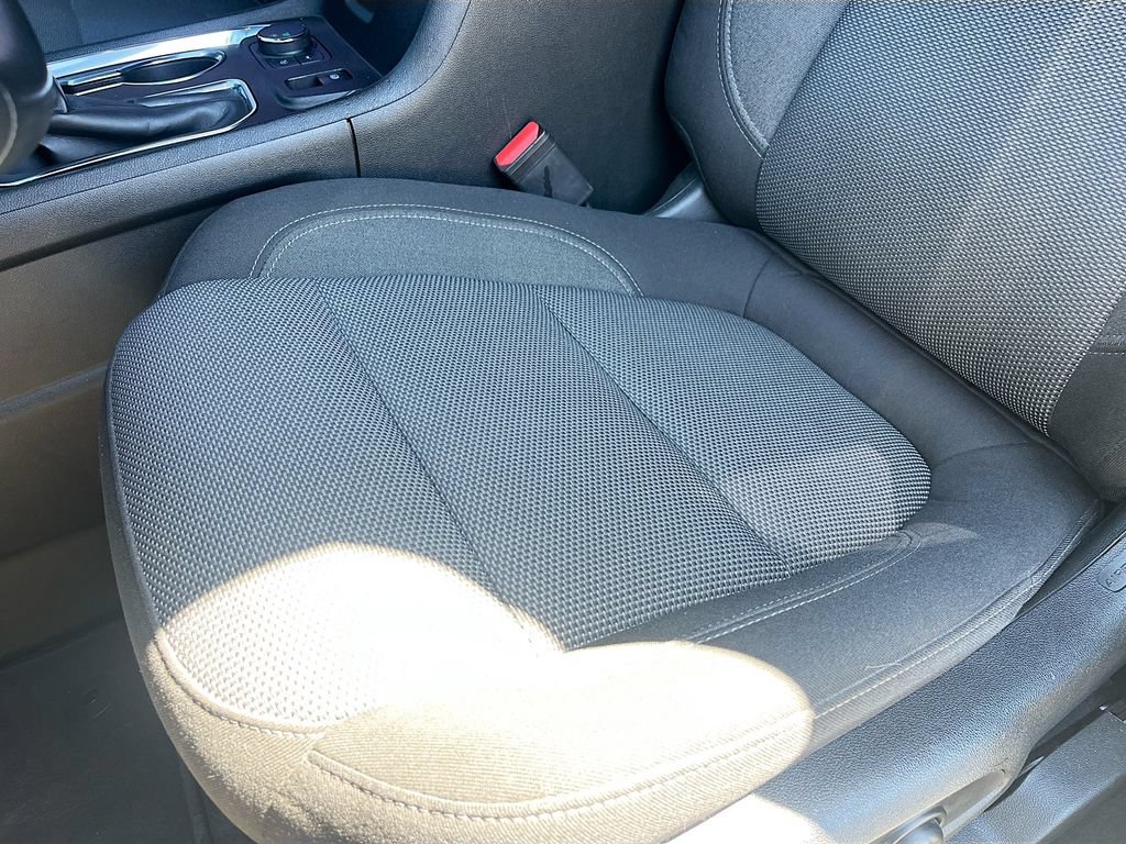 Used 2023 Chevrolet Traverse LT FWD image 18