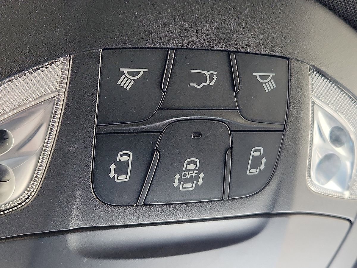 Used 2025 Chrysler Pacifica Select FWD image 9