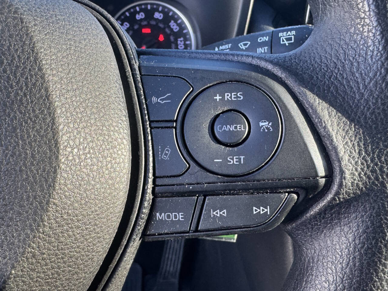 Used 2019 Toyota RAV4 LE image 18