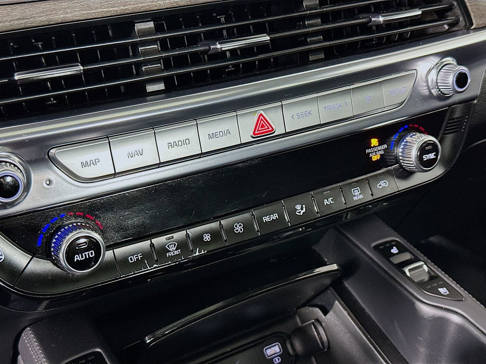 Used 2022 Kia Telluride EX w/ EX Premium Package image 17