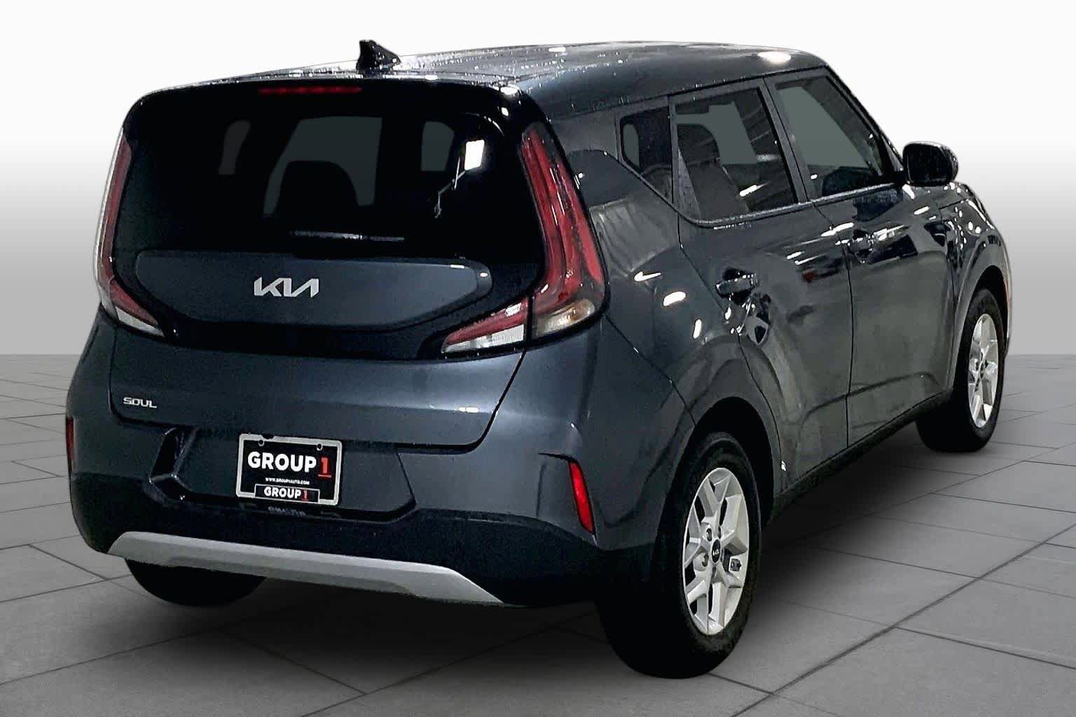Used 2025 Kia Soul LX w/ LX Technology Package FWD image 12