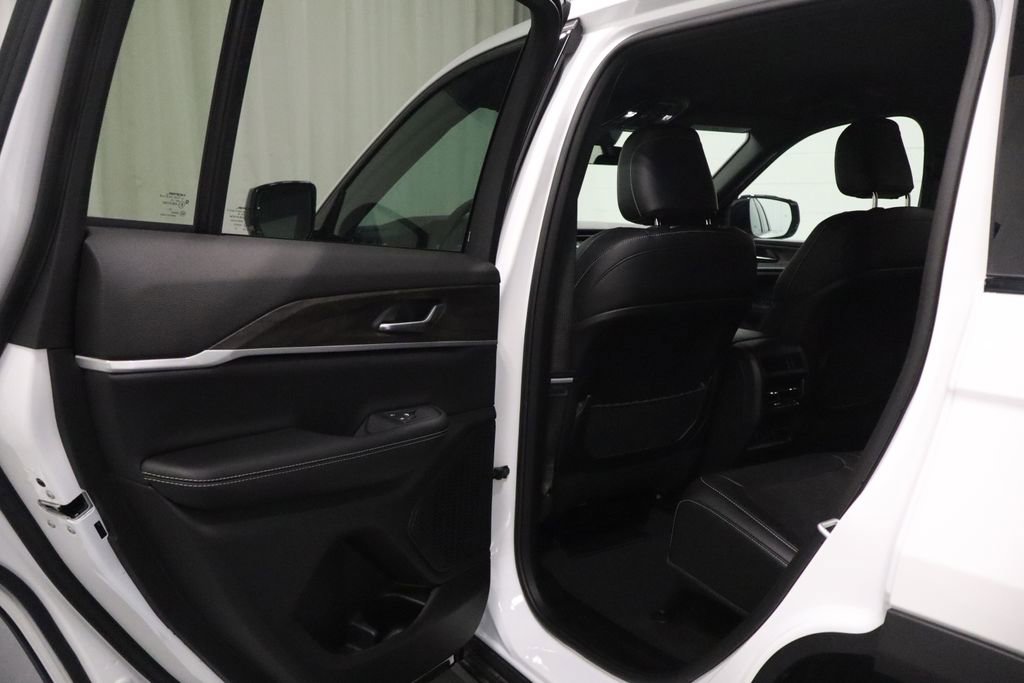 New 2026 Jeep Grand Cherokee Altitude AWD/4WD image 12