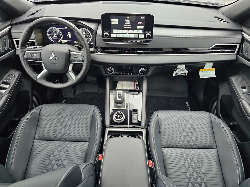 Used 2025 Mitsubishi Outlander SEL Black Edition image 12