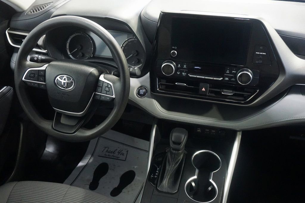 Used 2023 Toyota Highlander L image 28