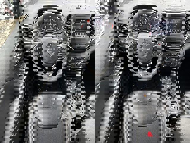 Used 2020 Jeep Cherokee Latitude Plus image 18