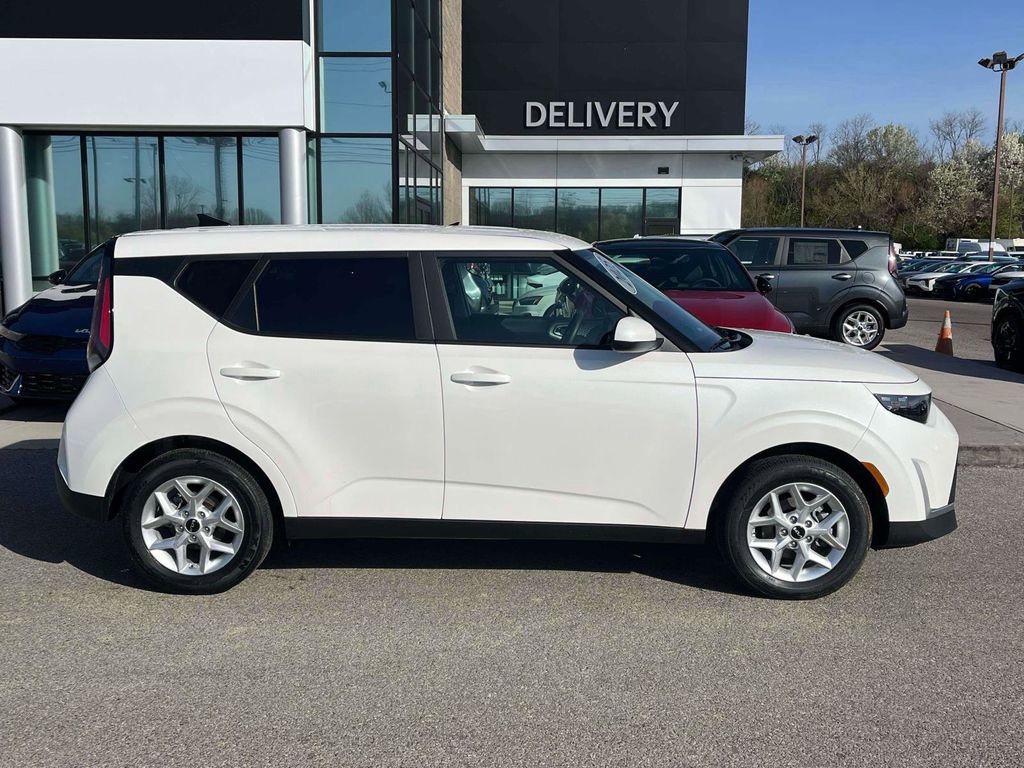Certified 2025 Kia Soul LX w/ LX Technology Package image 24