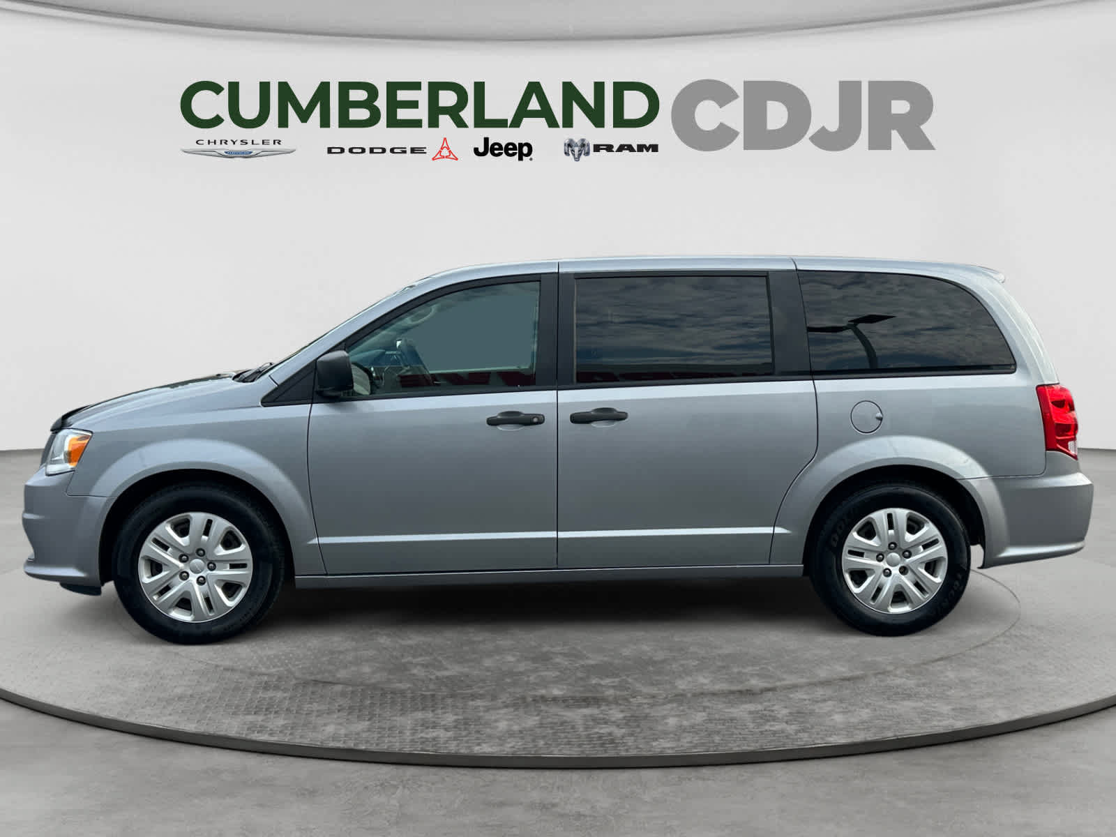 Used 2019 Dodge Grand Caravan SE FWD image 3