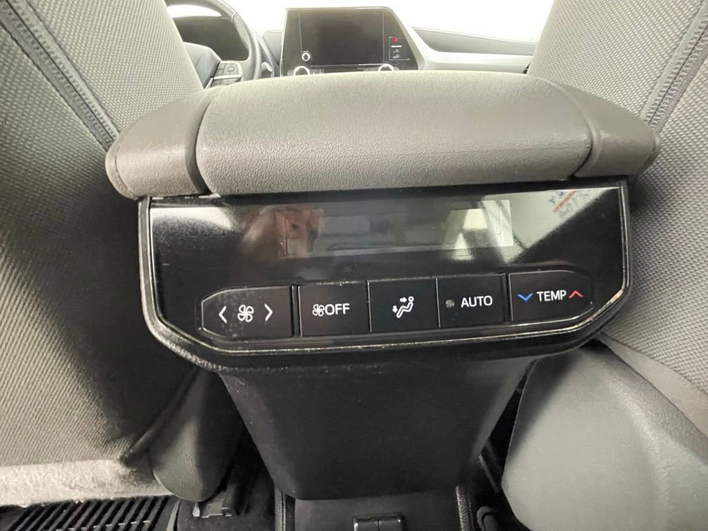 Used 2023 Toyota Highlander LE AWD/4WD image 9