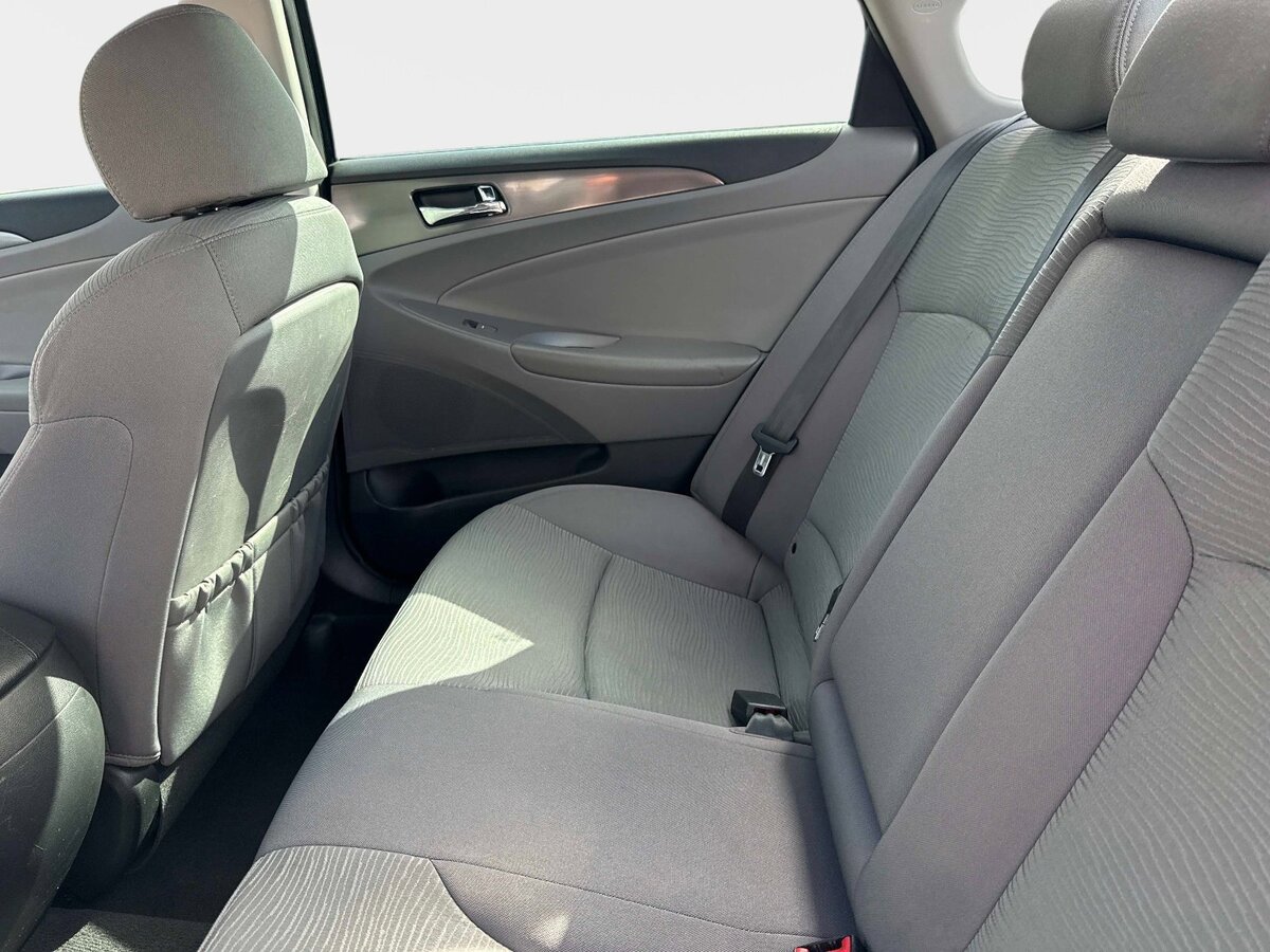 Used 2015 Hyundai Sonata Hybrid FWD image 12