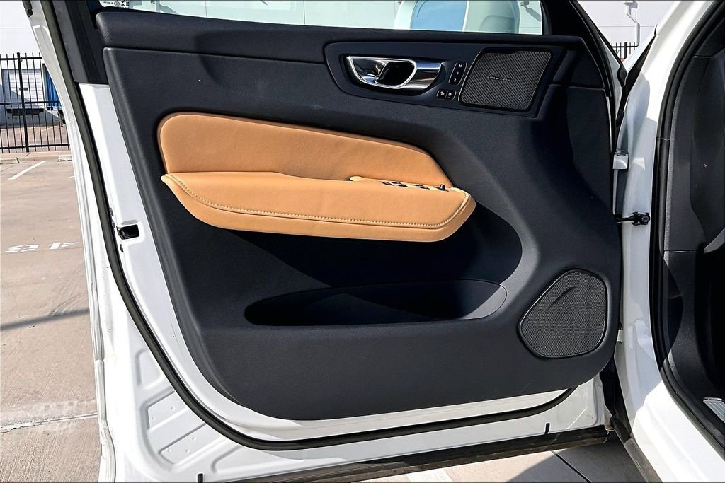 Used 2023 Volvo XC60 B5 Ultimate w/ Climate Package image 23