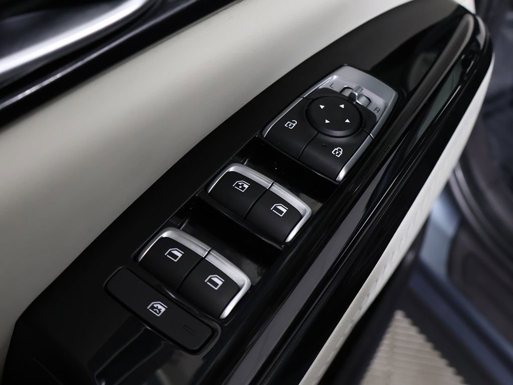 Used 2024 Kia Carnival EX FWD image 37