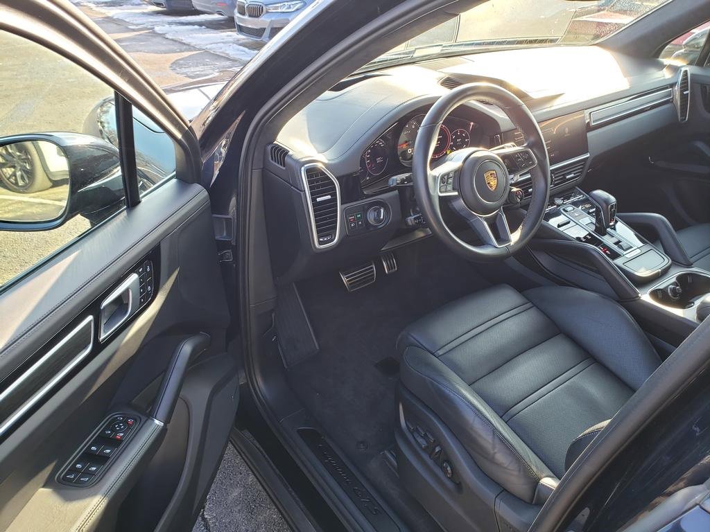 Used 2022 Porsche Cayenne GTS w/ Sport Chrono Package (8LH) image 9