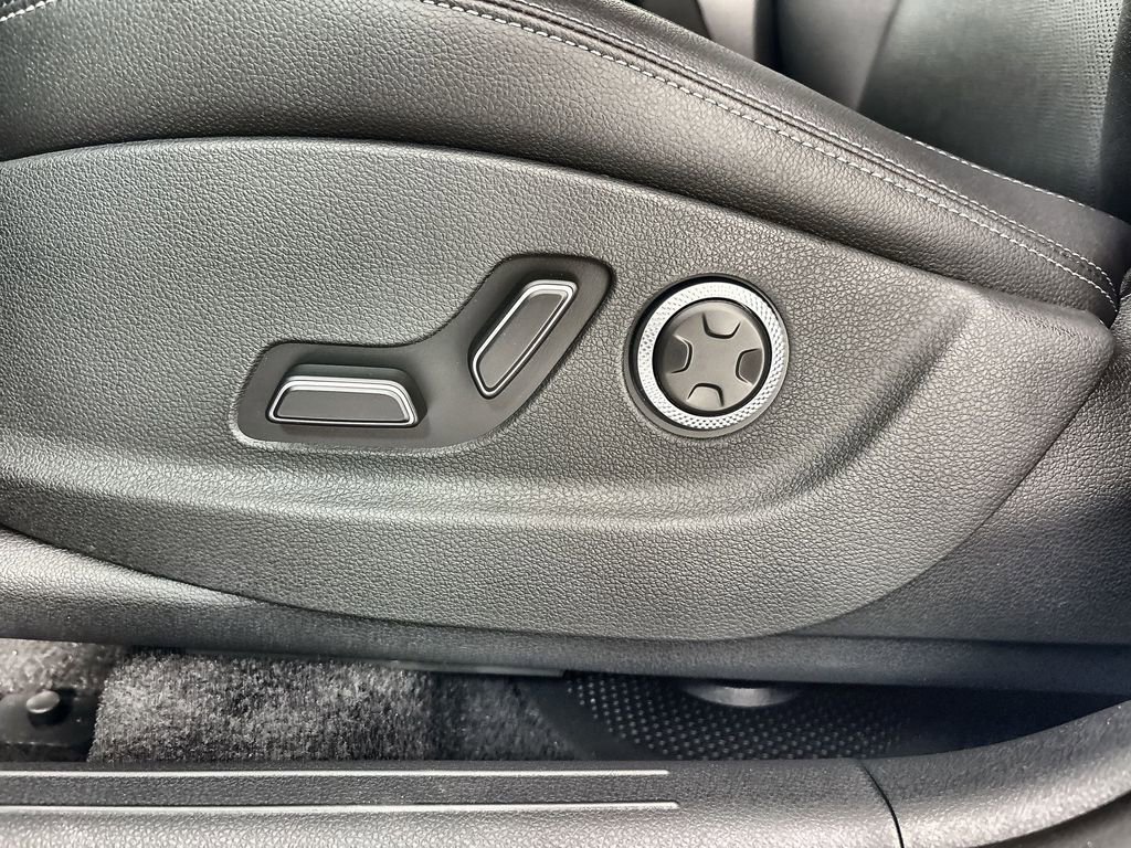 New 2026 Genesis GV70 2.5T AWD/4WD image 14