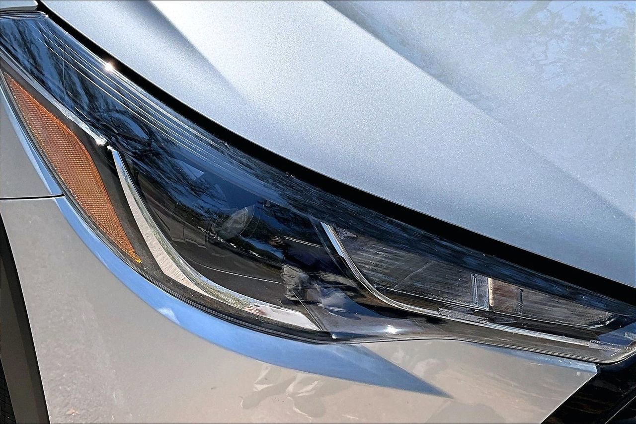 Used 2023 Toyota Corolla Cross L image 32