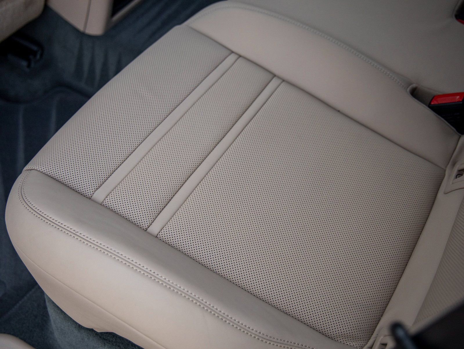 Certified 2023 Porsche Cayenne Turbo image 34