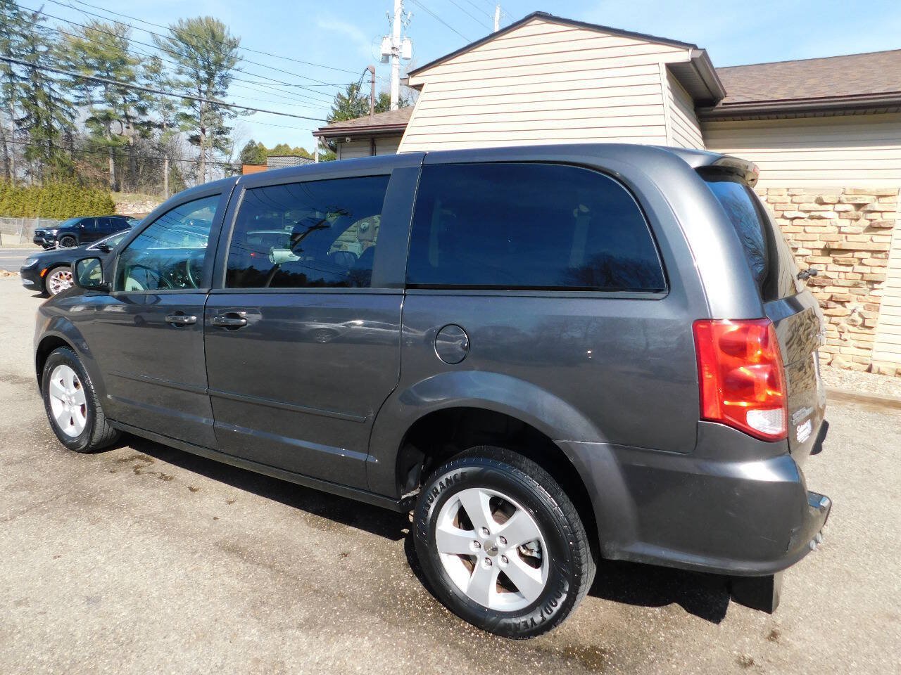 Used 2016 Dodge Grand Caravan SE w/ Quick Order Package 29E SE FWD image 12